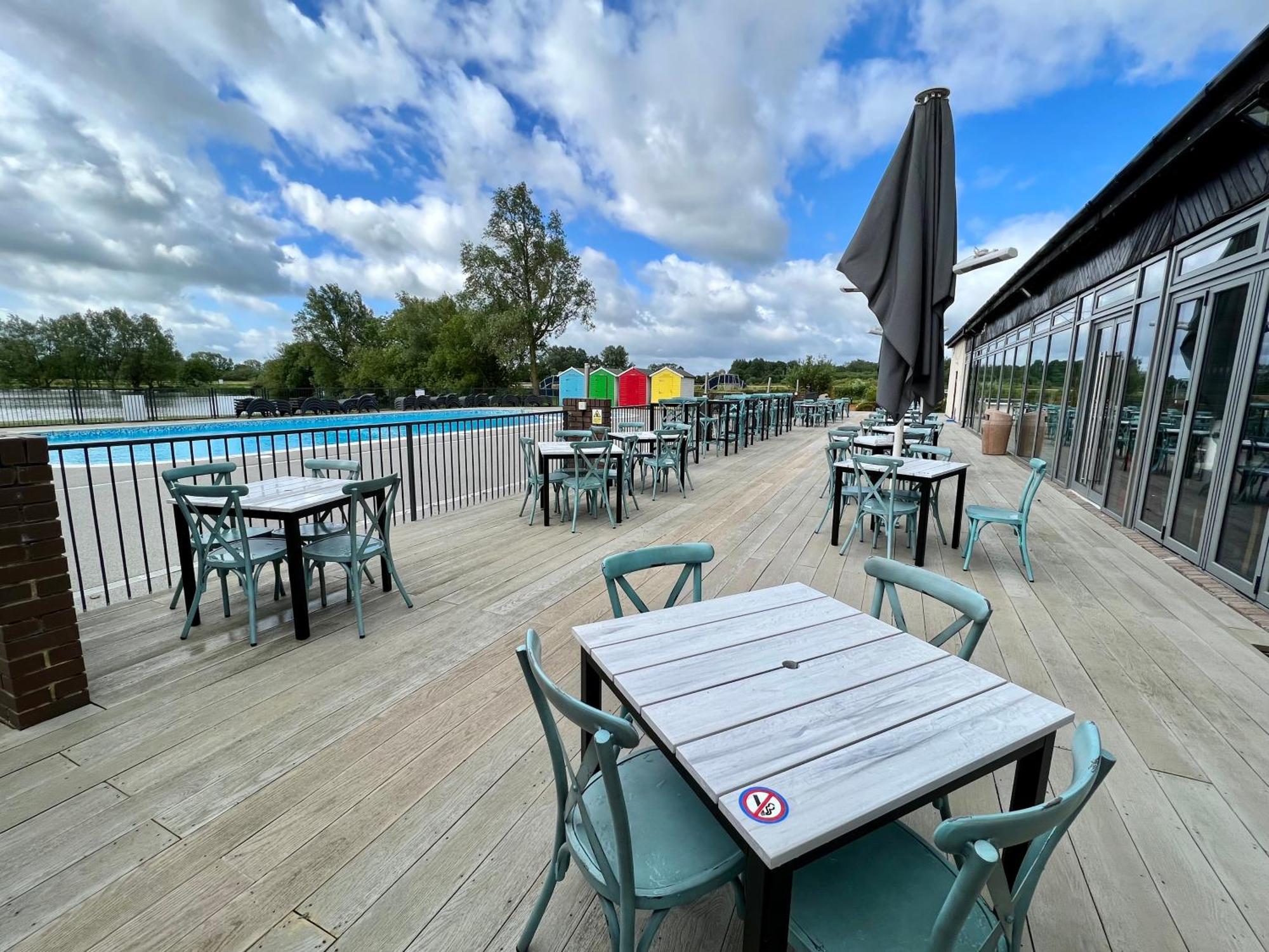 The Boat House, Hot Tub Lodge South Cerney Kültér fotó